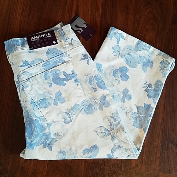 Gloria Vanderbilt Pants - NWT Gloria Vanderbilt Amanda Capri